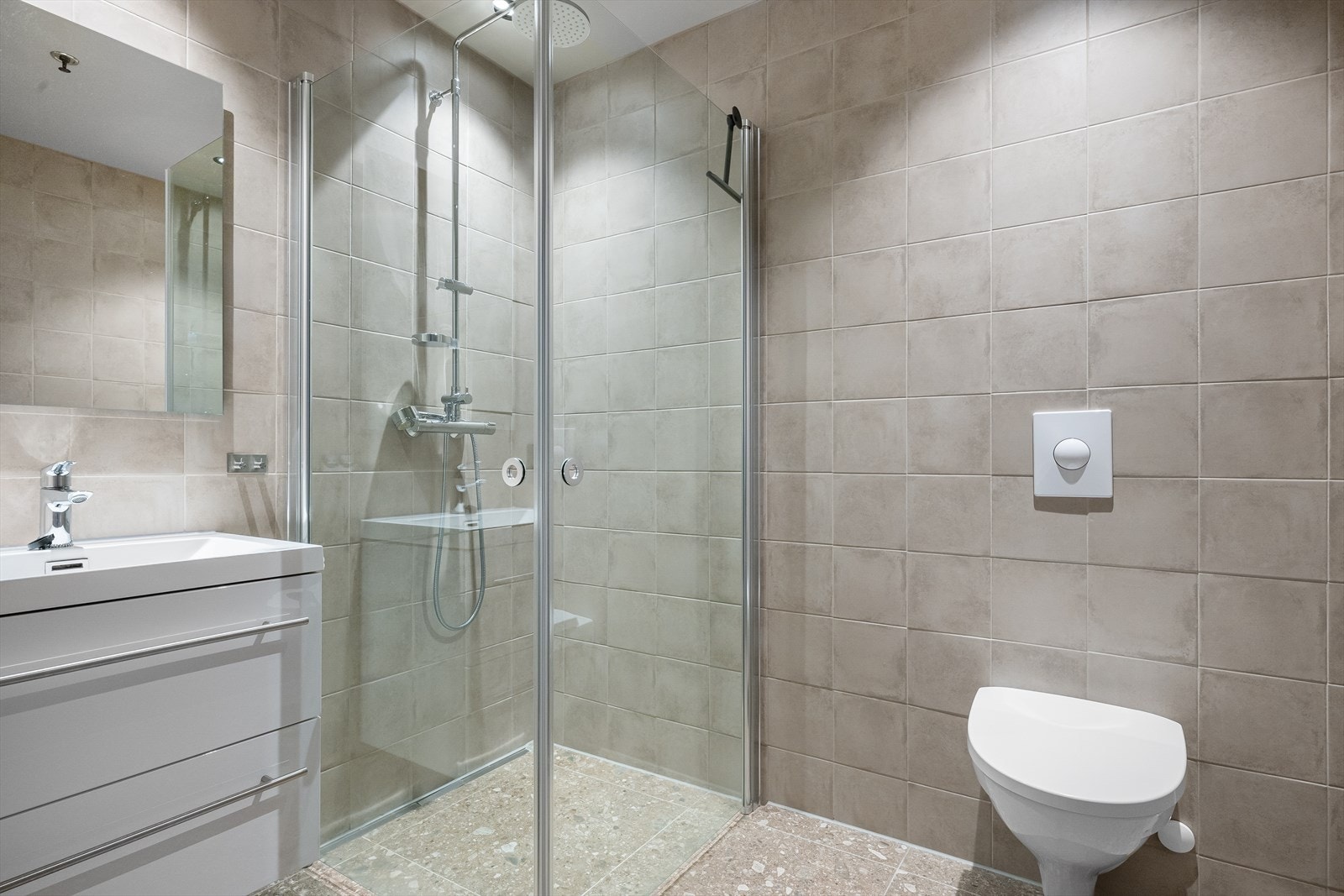 Det er 4 gjestehybler som er til disposisjon for beboere som får gjester og trenger ekstra sengeplass. Galleribilde