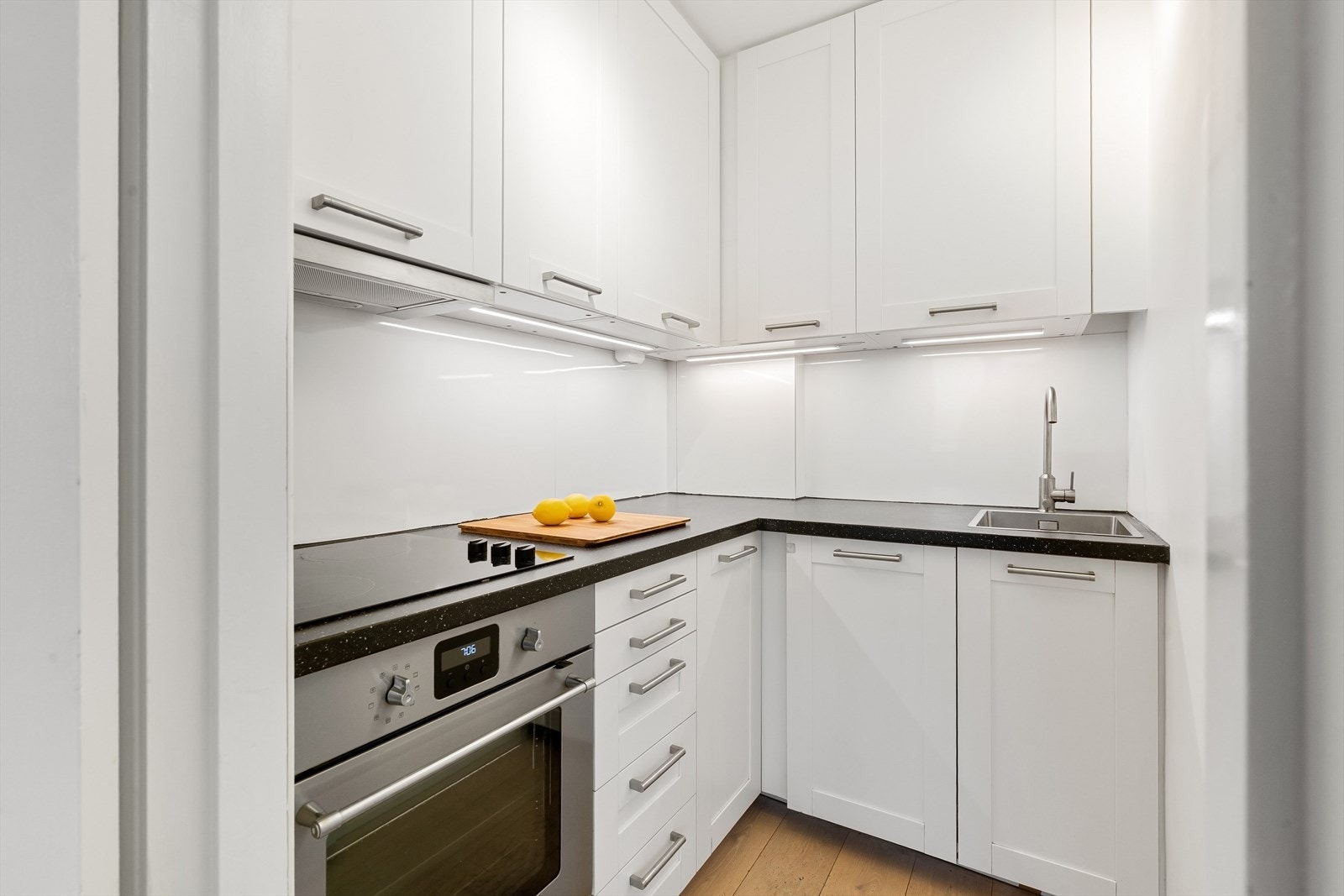 Pent og bruksvennlig kjøkken fra 2016 Galleribilde