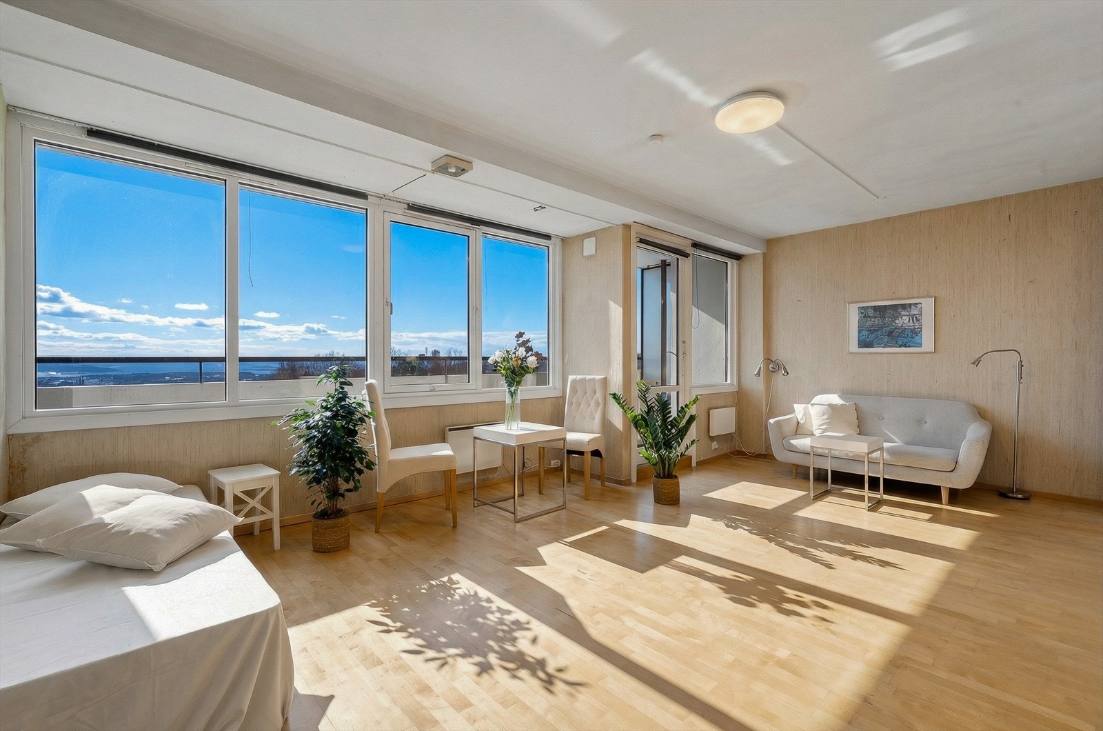 Planløsningen er fleksibel, med enkel mulighet for å etablere soverom og omgjøre til en funksjonell 2-roms. Galleribilde