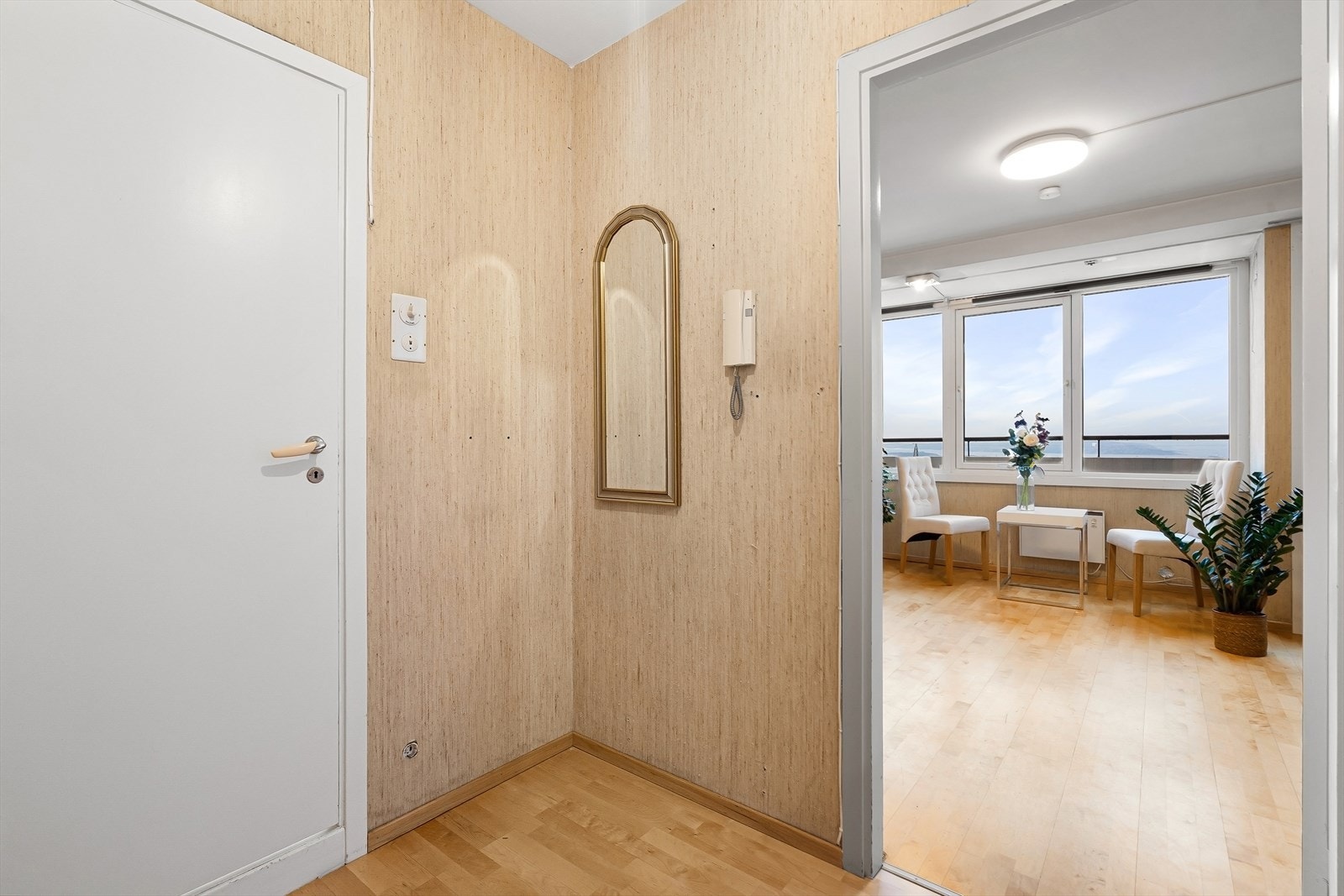 Fra entré, mot bad og stue Galleribilde