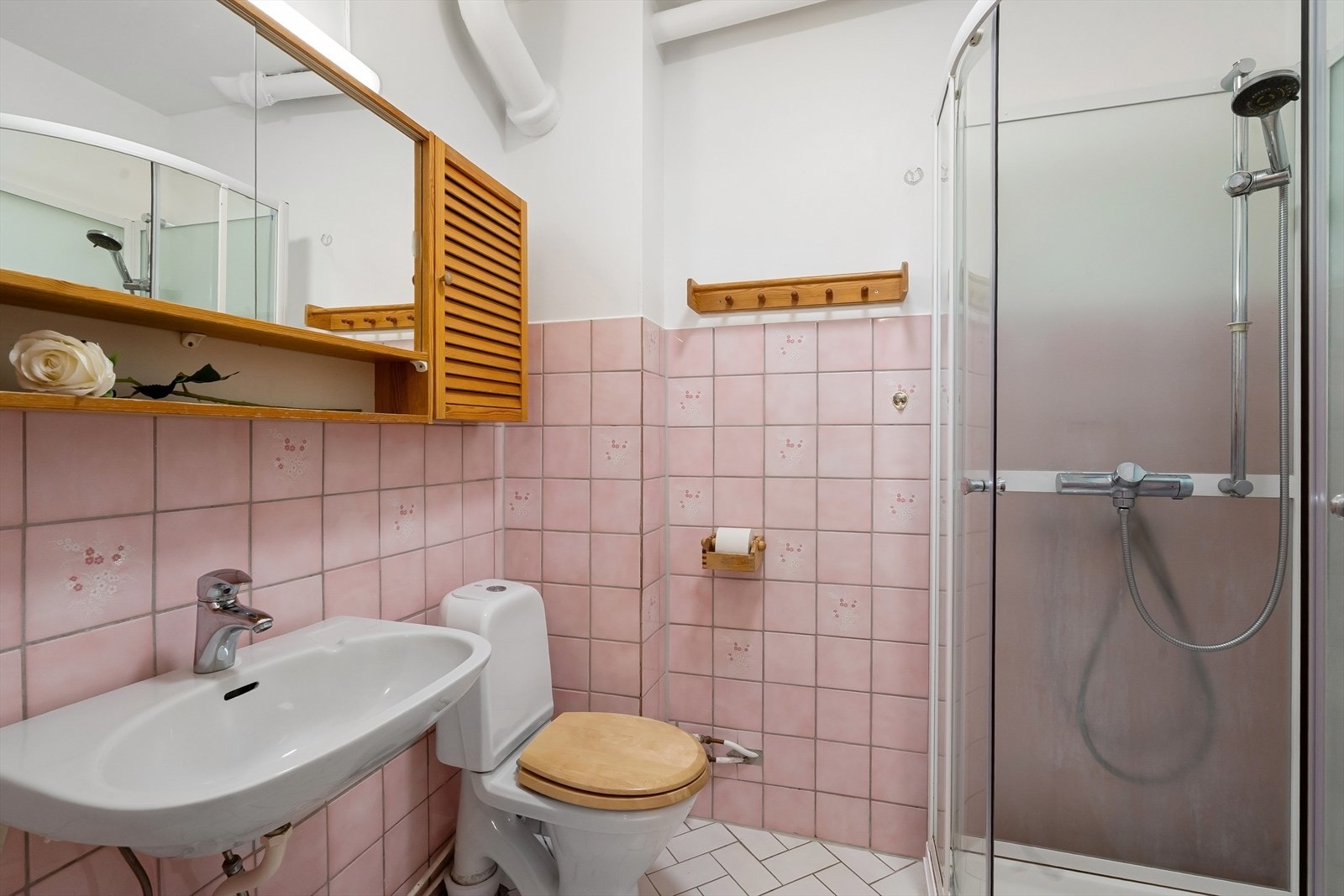 Eldre bad med oppussingsbehov Galleribilde