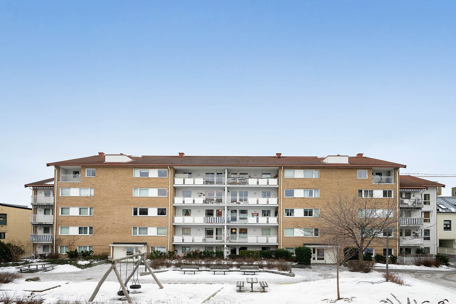 Fasade/bygg - ordnede fellesarealer og et moderne preg som gir et pent førsteinntrykk. Galleribilde