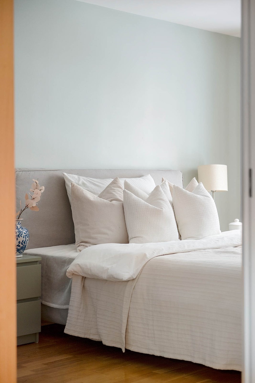 Soverommet har god plass til garderobeløsning og kan også romme en liten kontorplass eller ekstra møblering. Galleribilde