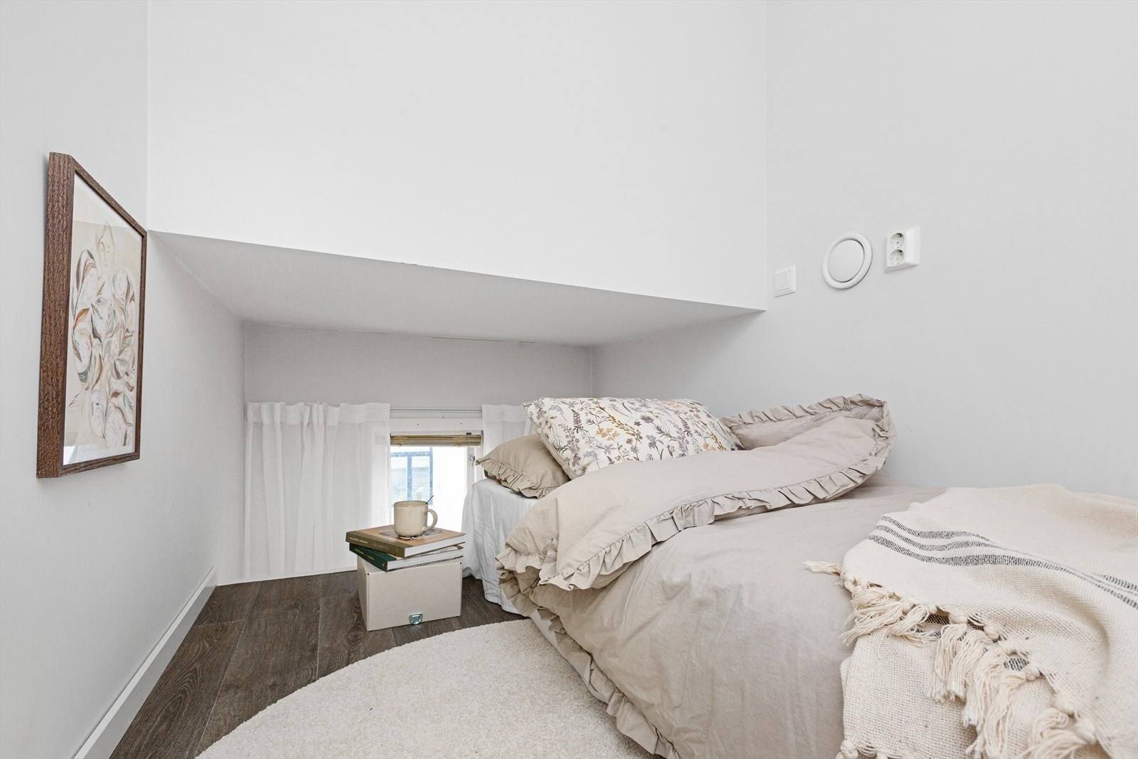 Hemsen er i dag innredet med en seng. Galleribilde