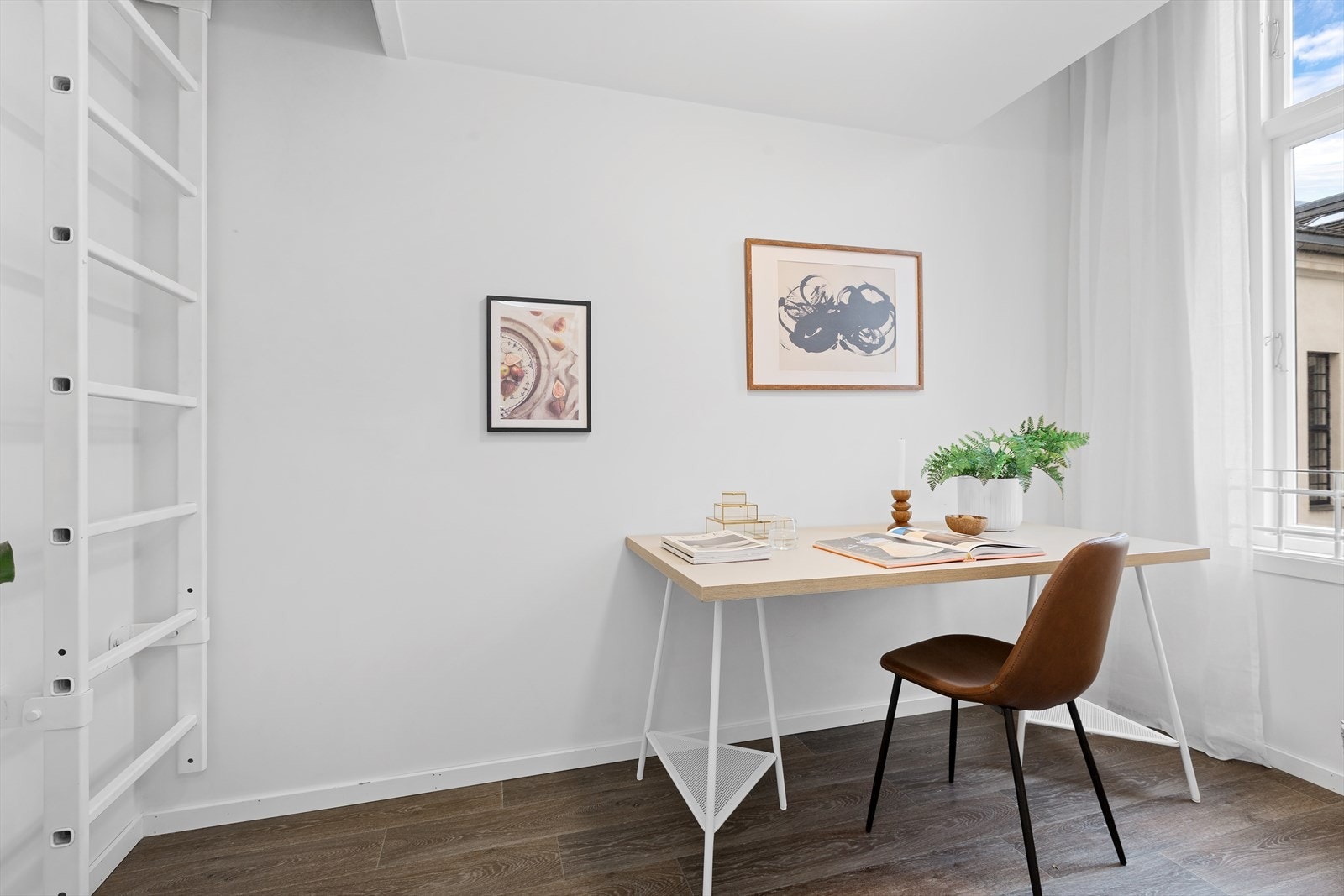 Soverommet er lyst og romslig, og har godt med naturlig lysinnslipp. Galleribilde