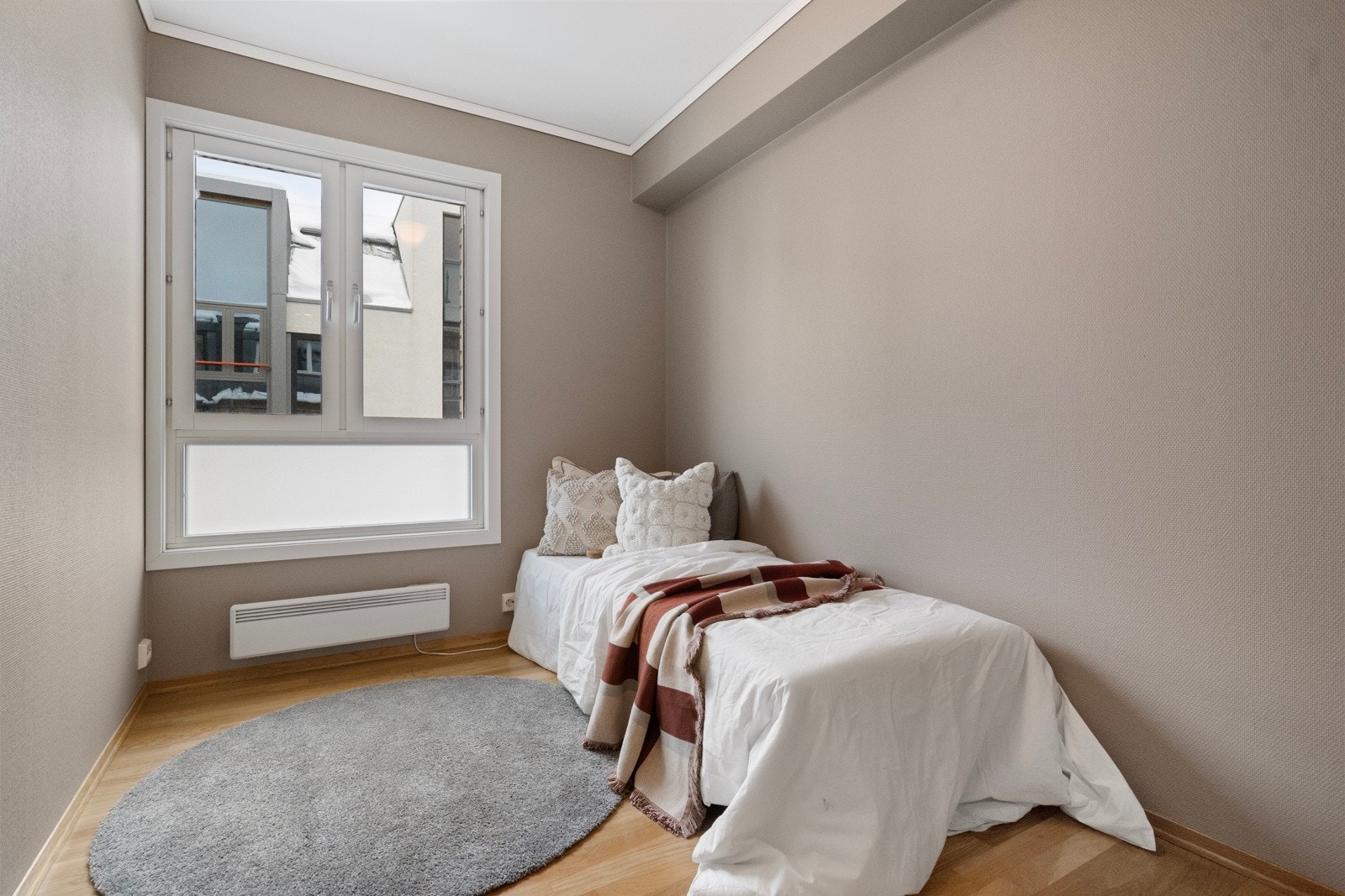 Antallet soverom gir fleksibilitet for de som ønsker et ekstra rom for gjester eller hjemmekontor. Galleribilde