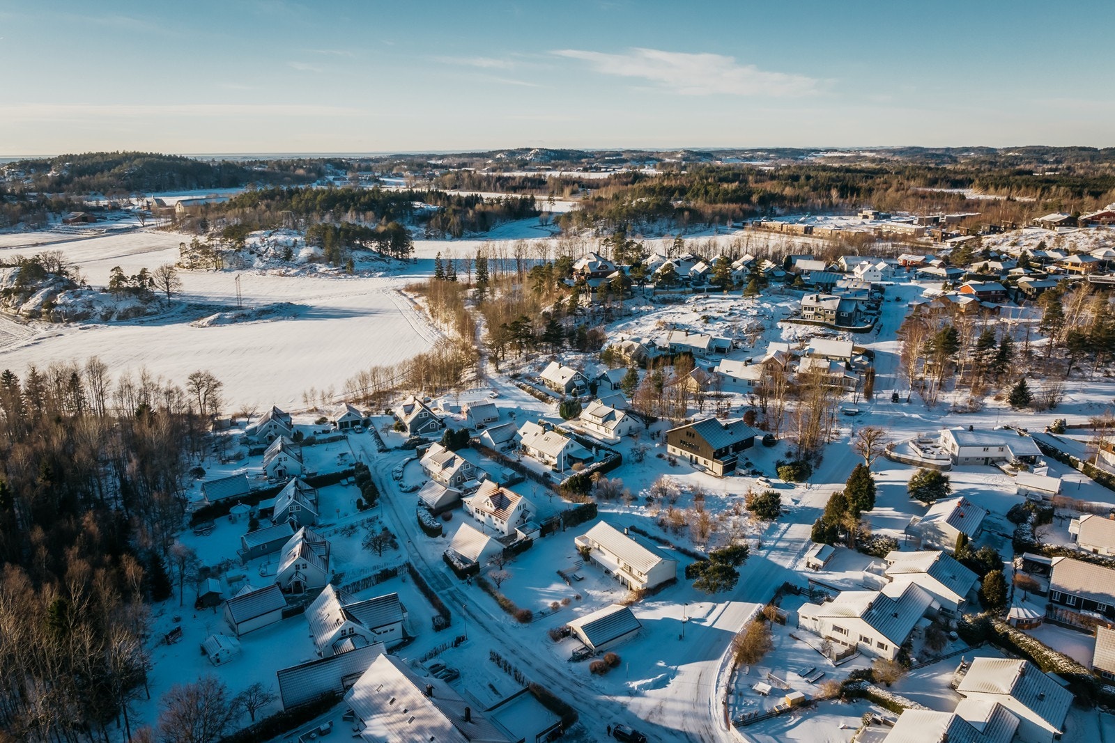 Kyststien og badestrender i kort kjøre/sykkelavstand fra eiendommen. Galleribilde