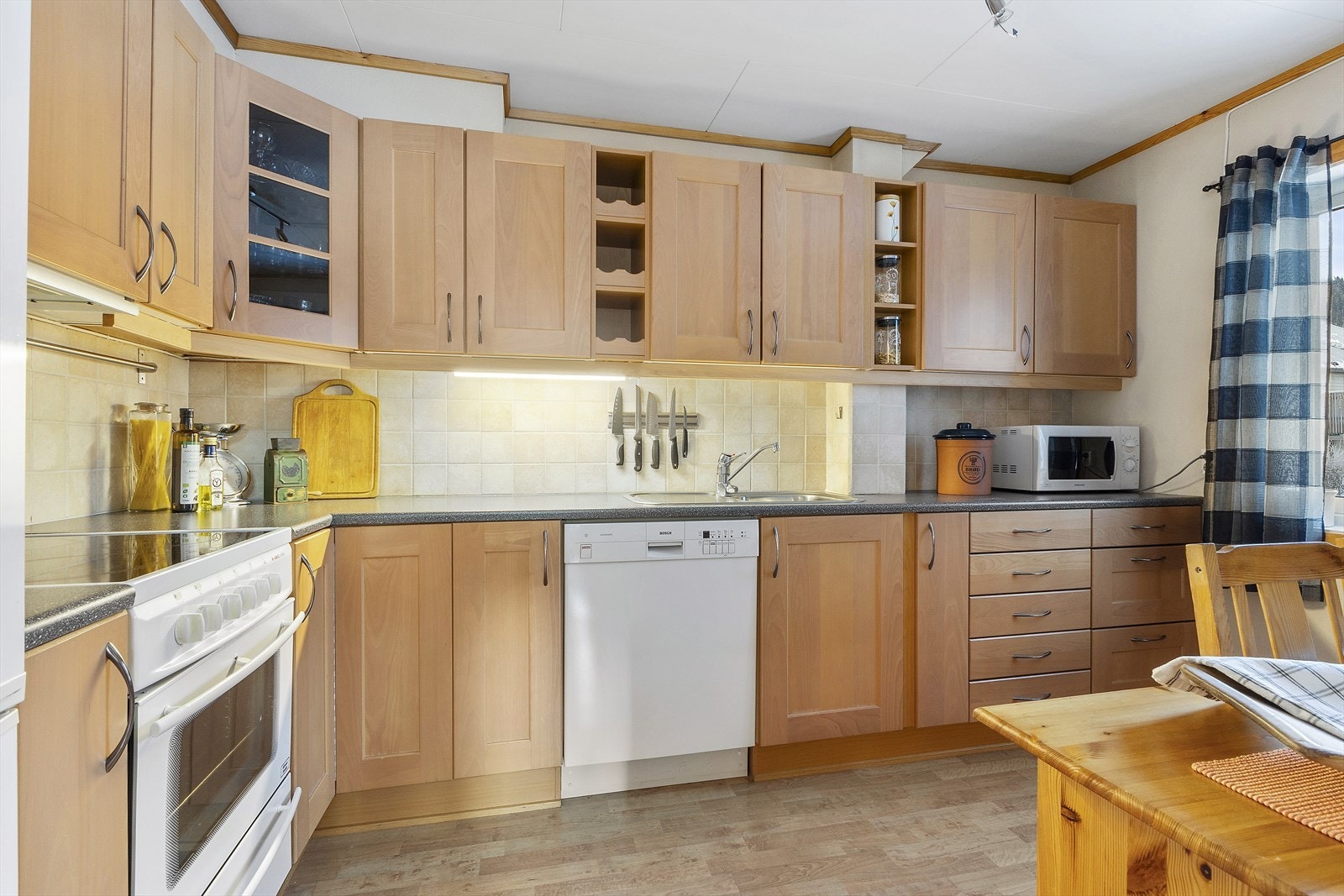 I rommet er det plass til kjøkkenbord, om man skulle ønske det. Galleribilde