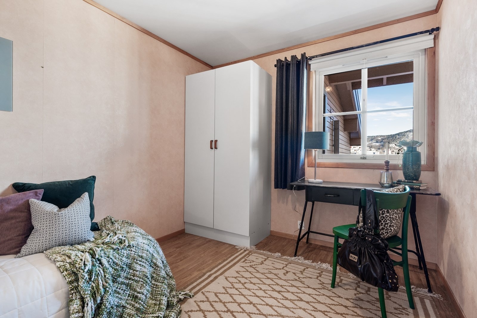 Det andre soverommet egner seg godt som gjesterom, barnerom eller kontor. Galleribilde