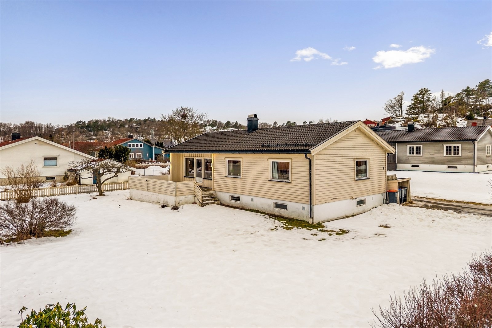 Stor, flat og solrik tomt Galleribilde