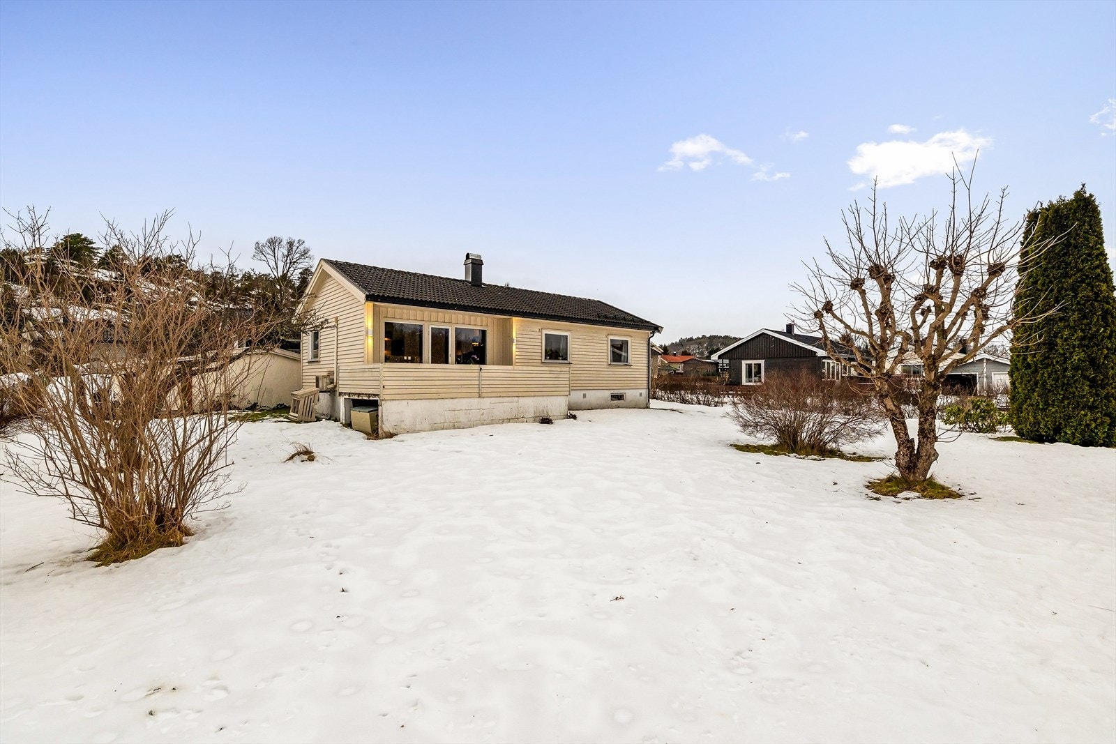 Stor, flat og solrik tomt Galleribilde