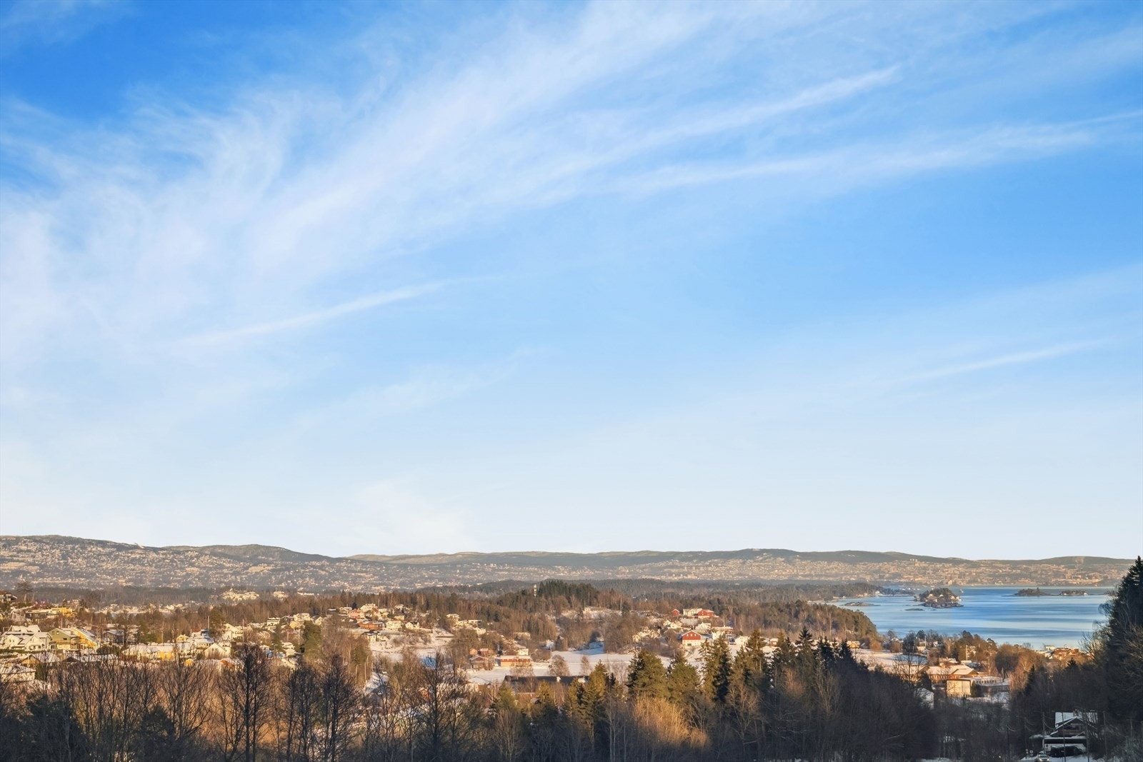 Mye himmel og storslagen utsikt - her er det bare å la roen senke seg. Galleribilde