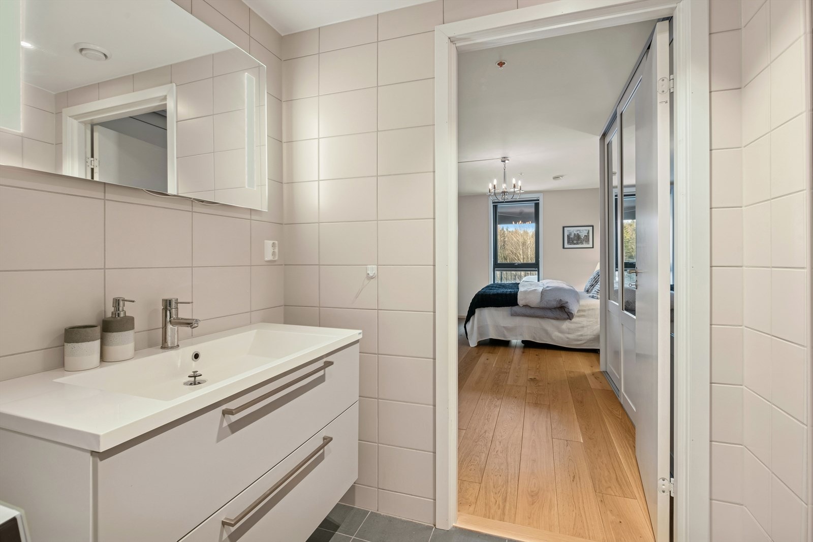 Baderom i tilknytning til hovedsoverommet. Galleribilde