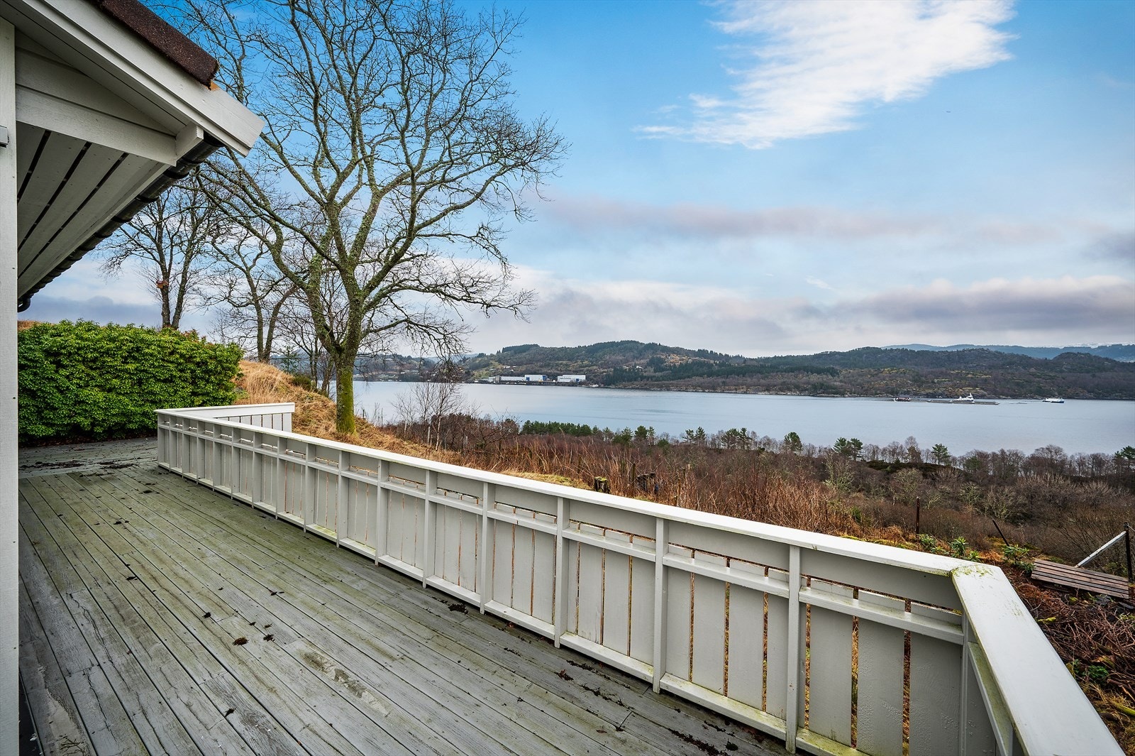 - Boligen går over tre plan og har et totalt BRA-i på 297m² - Galleribilde