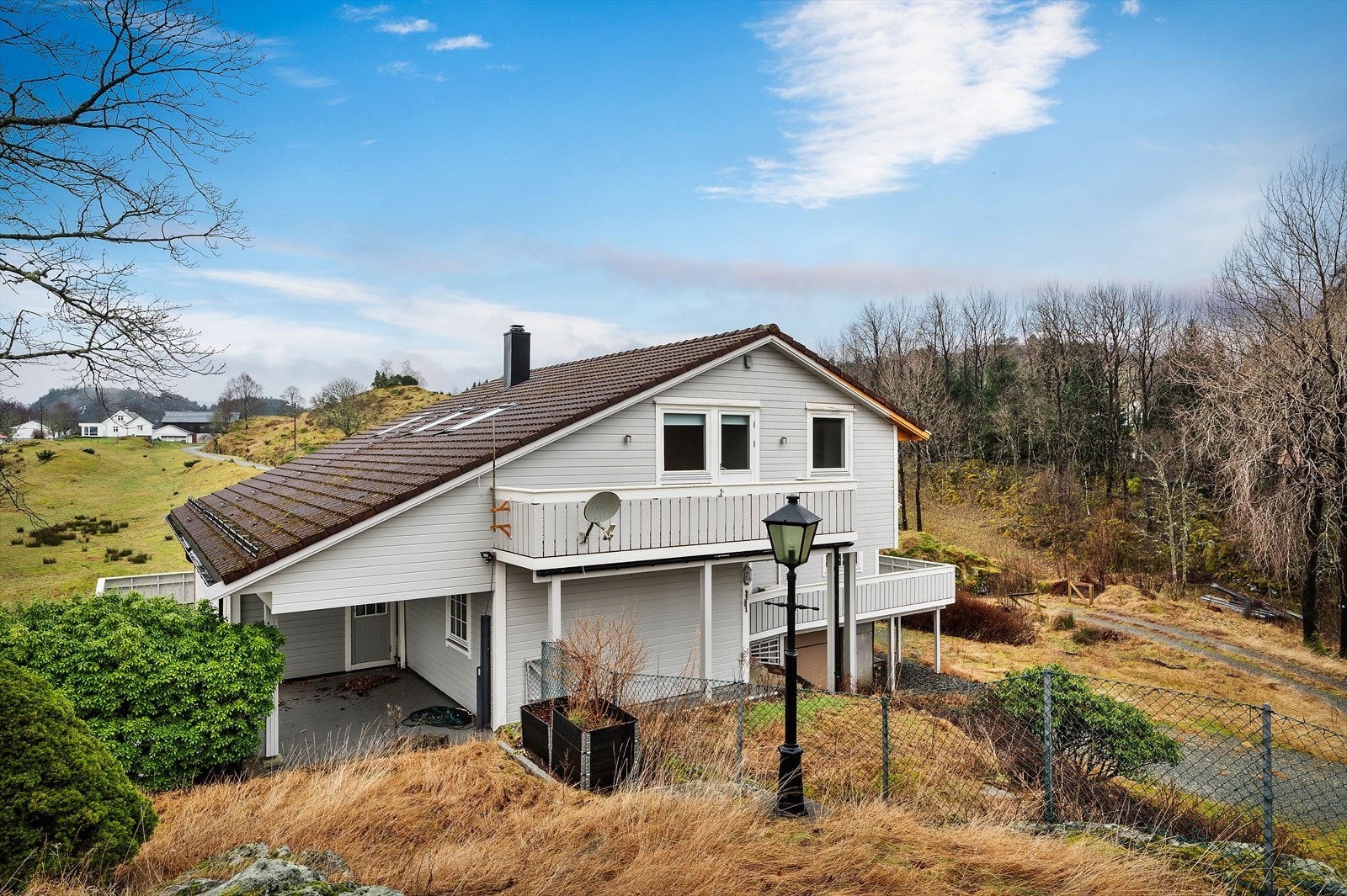 - Innen en 10 minutters kjøretur finner du både Rema 1000 Frekhaug og Coop Extra Frekhaug - Galleribilde