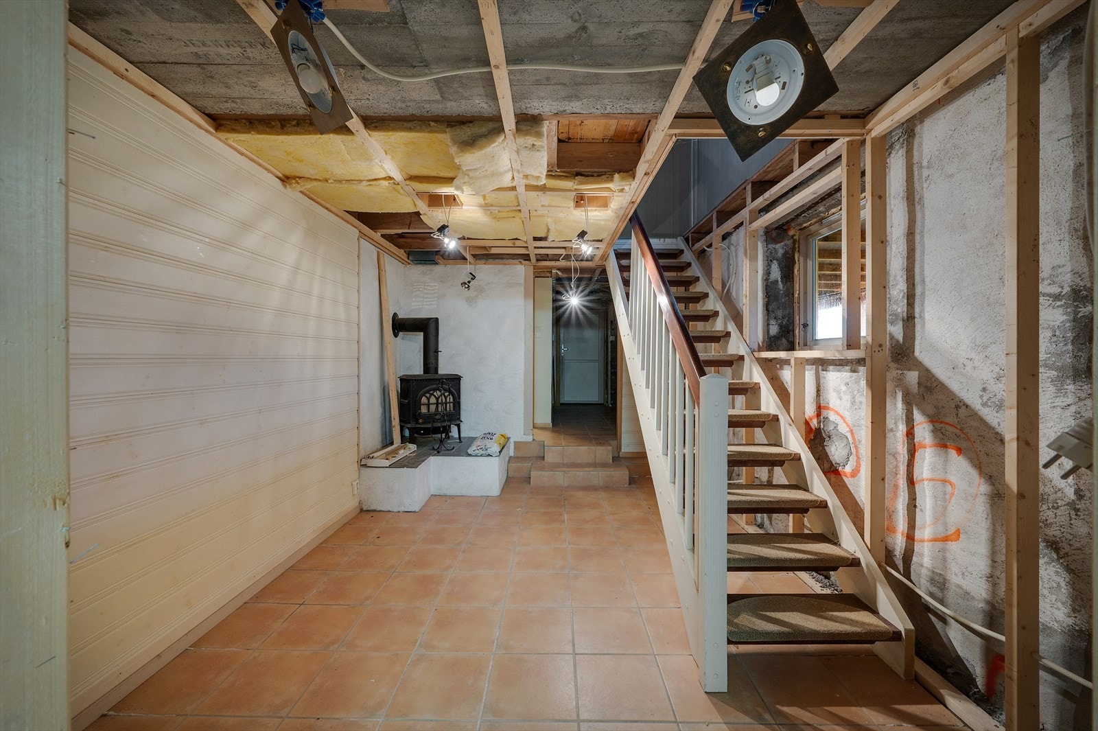 - Vi beveger oss ned i boligens underetasje - Galleribilde