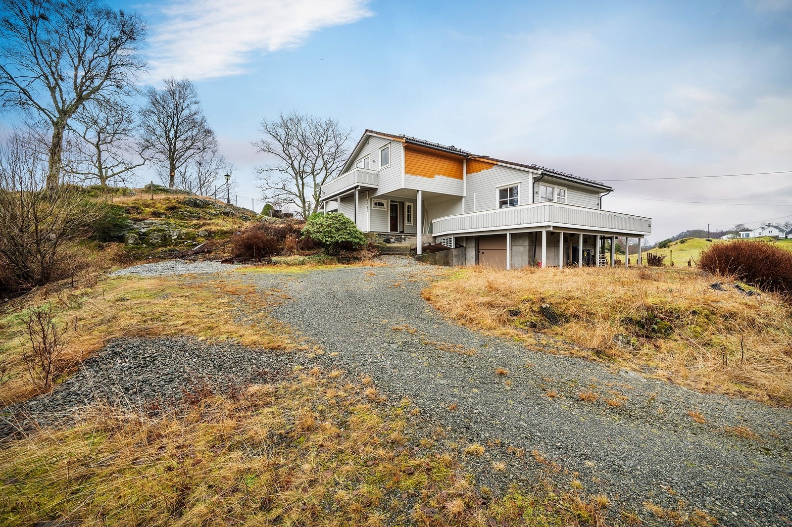 - Beliggenheten legger til rette for effektive hverdager med kort avstand til barnehager og skoler - Galleribilde