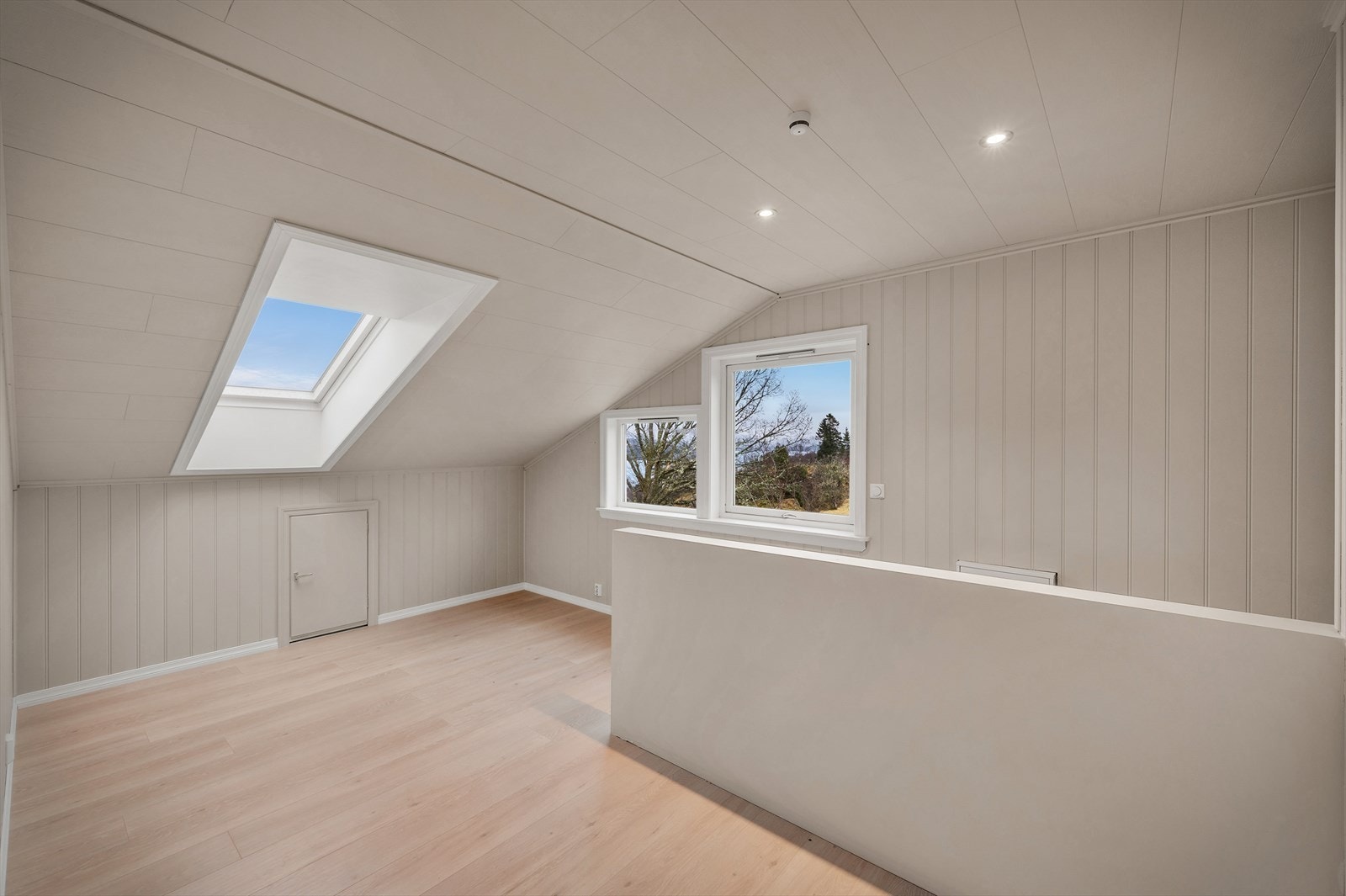 - Store vindusflater sørger for verdifullt lysinnslipp - Galleribilde