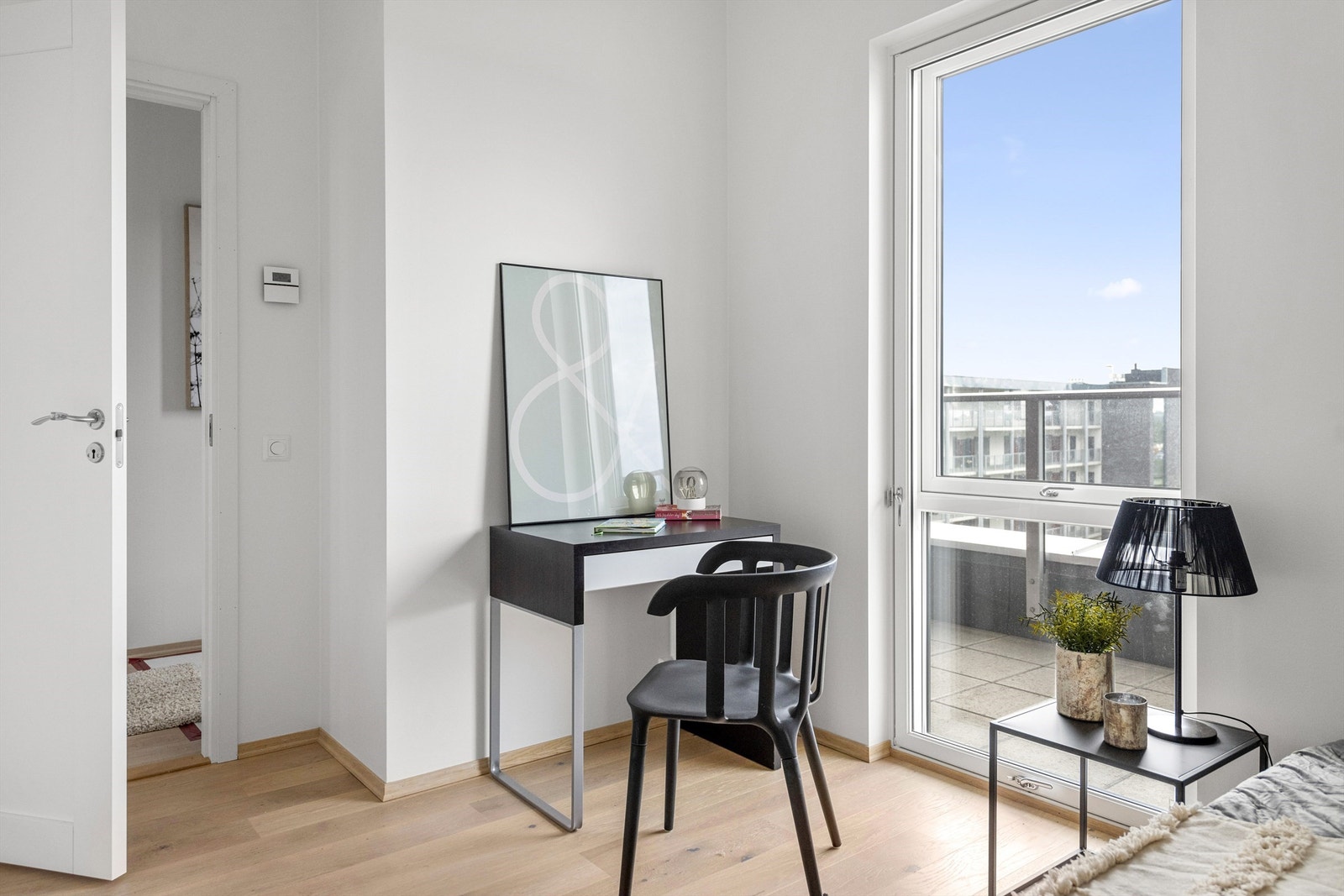 Med god plass for tilhørende møblement Galleribilde