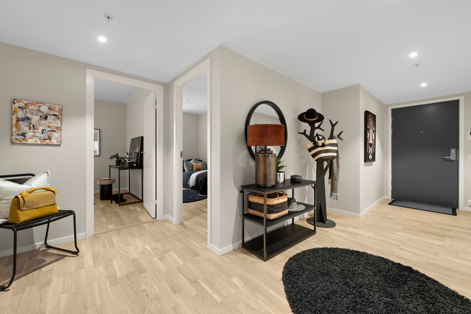 Hovedsoverommet har plass til dobbeltseng, garderobe samt andre møblement. Galleribilde