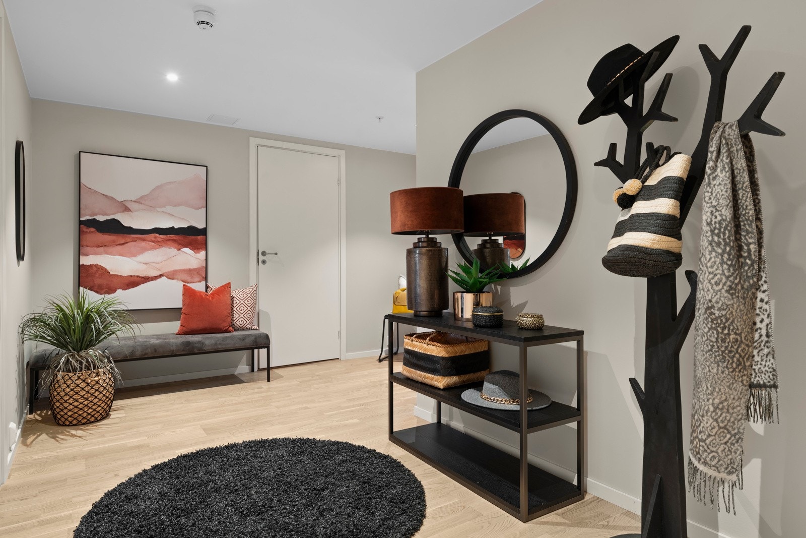 I tillegg til garderobemuligheter er det også innvendig bod samt bod i kjeller på 5 kvm. Galleribilde