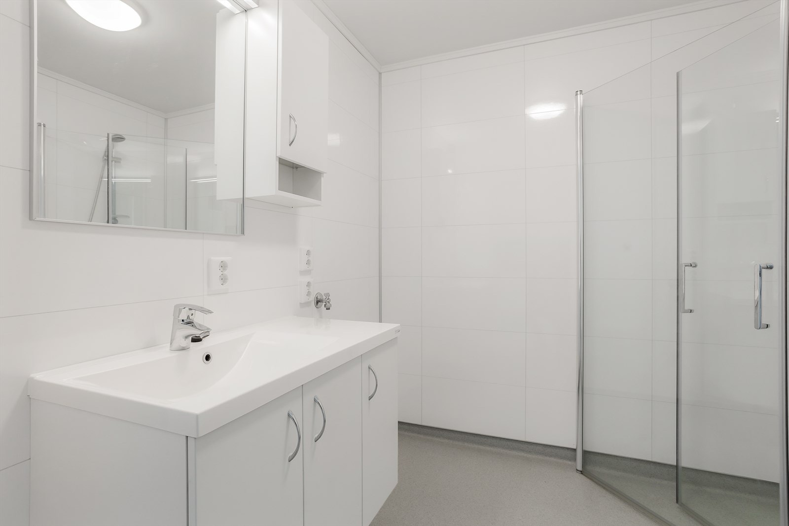 Bad med opplegg til vaskemaskin Galleribilde