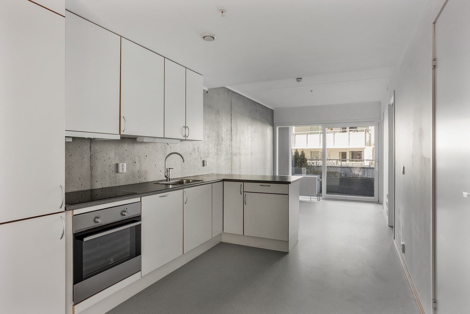 Kjøkken med integrerte hvitevarer Galleribilde