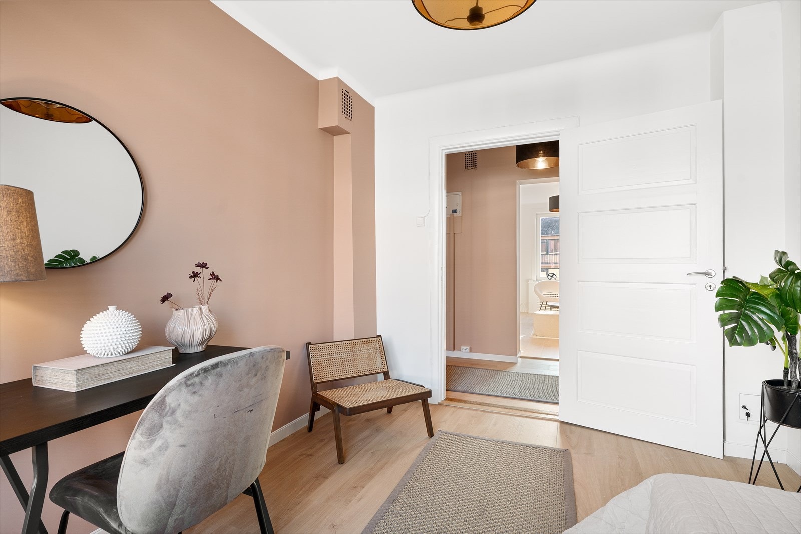 Leiligheten har en praktisk og familievennlig planløsning med tre soverom. Galleribilde