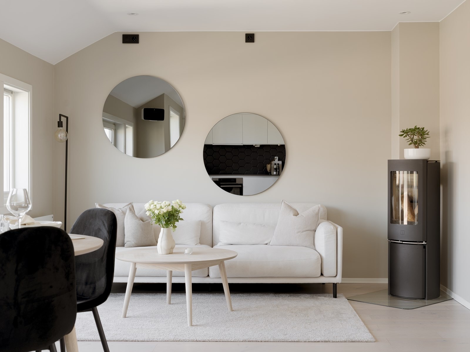 En koselig peis gir ekstra varme på de litt kjøligere dagene. Galleribilde