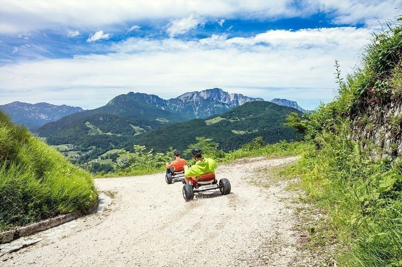 Kjøre mountaincarts med barna i Tjørhomfjellet Galleribilde