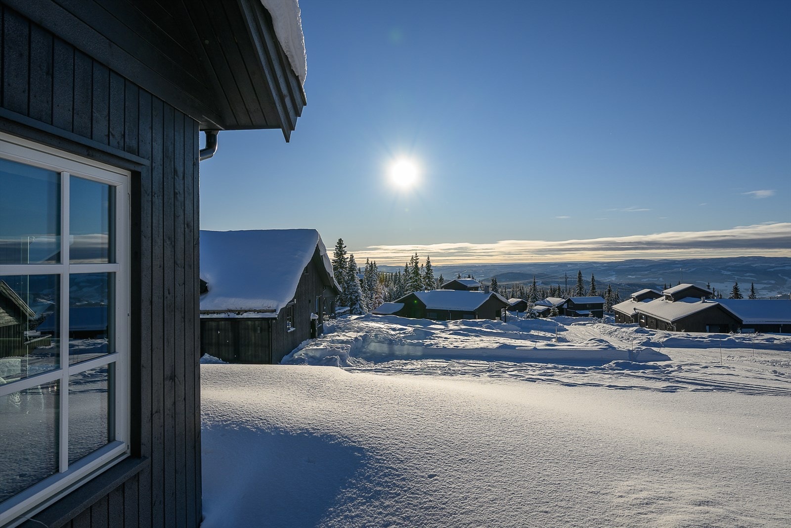 Flott intern beliggenhet i hytteområdet. Fin utsikt, gode solforhold! Galleribilde