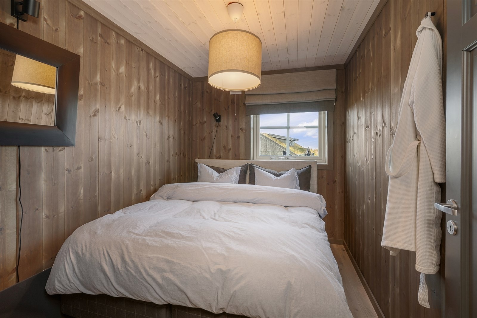 Soverom 2 er innredet med dobbeltseng. Galleribilde