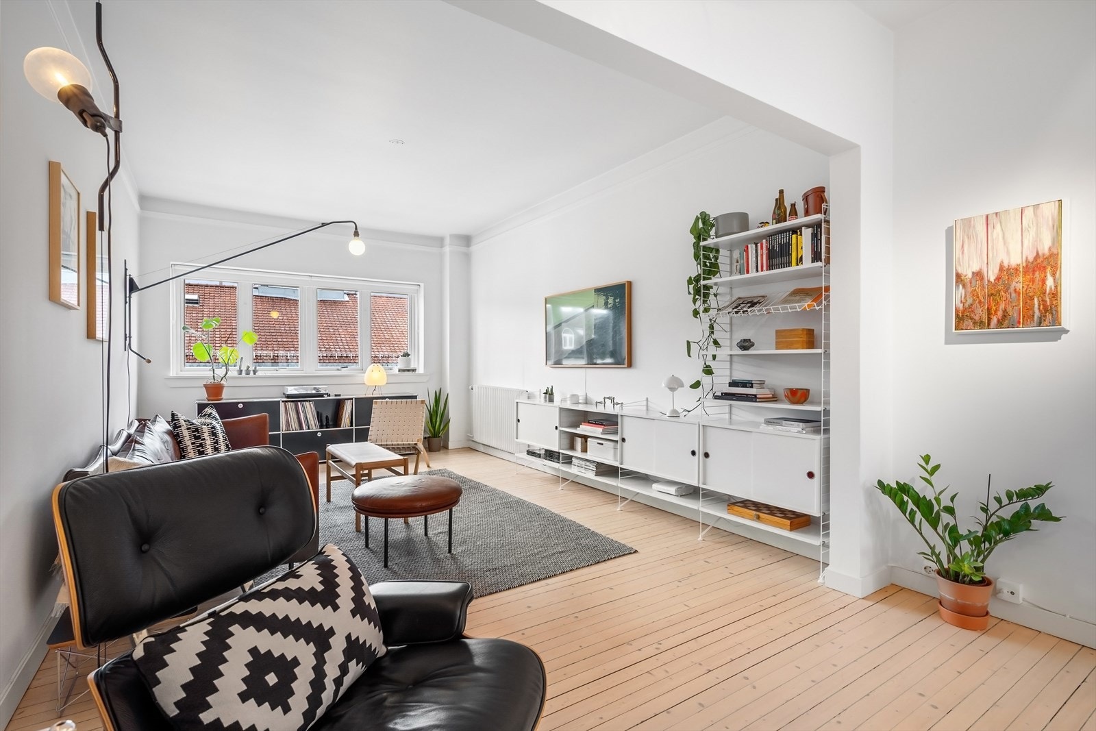 Leiligheten ligger i 5. etasje og inneholder entré/gang, bad, to soverom, stue og kjøkken. Galleribilde