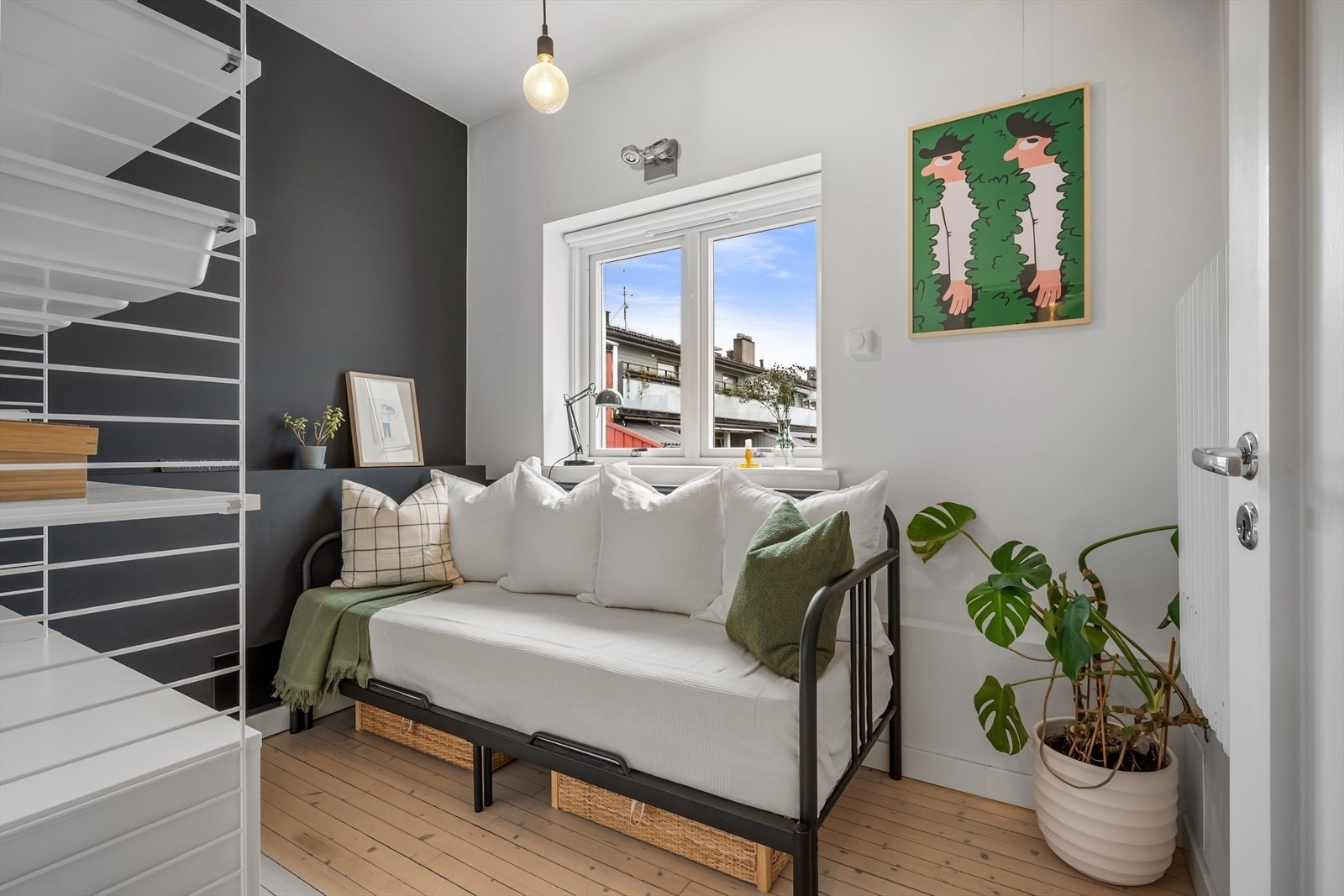 Soverom 2 passer godt som barnerom, gjesterom eller hjemmekontor. Galleribilde