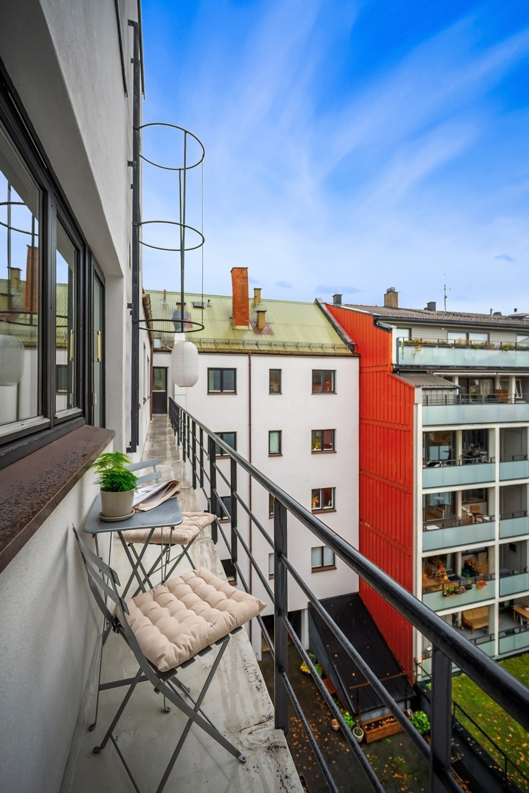 Fra kjøkkenet er det utgang til brannbalkong. Galleribilde