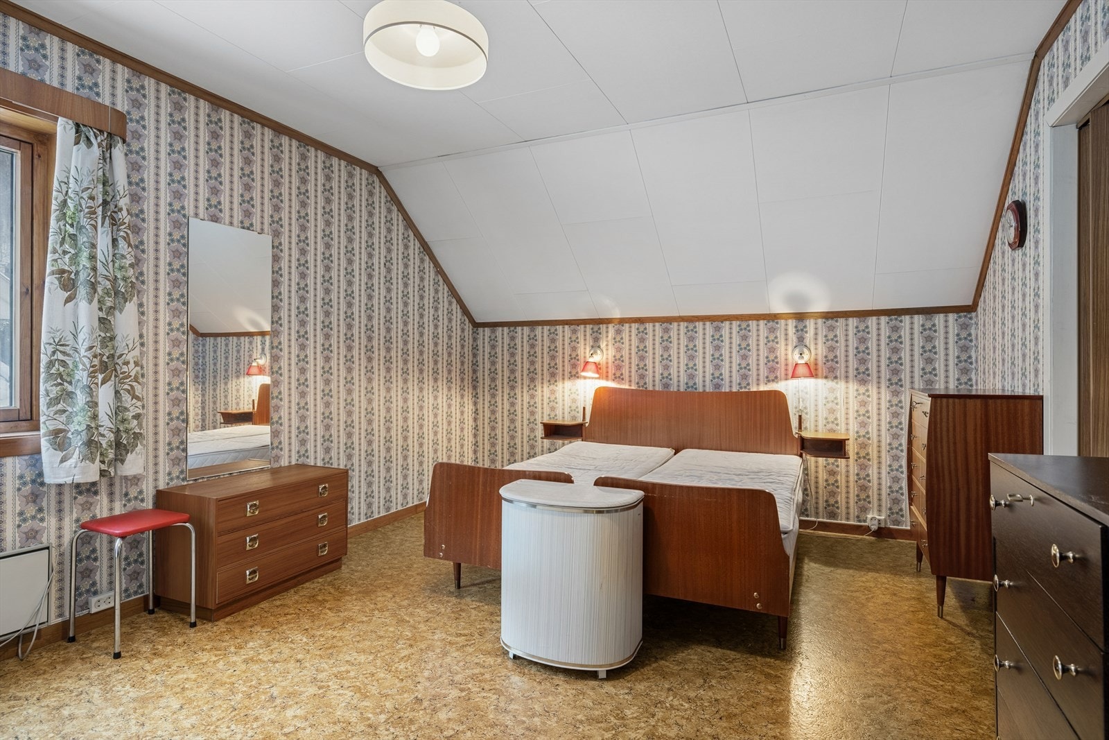 Hovedsoverommet har god plass til dobbeltseng og tilhørende møblement. Galleribilde