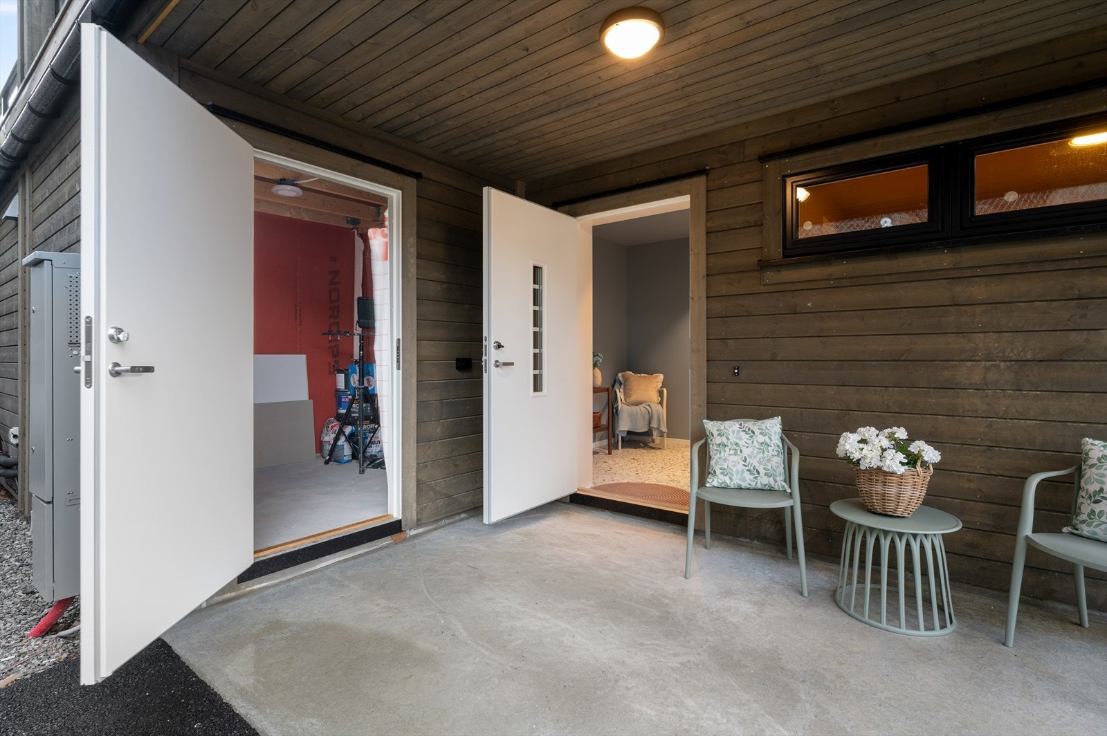 Ved inngangspartiet er det en utvendig bod (ca. 5 m²). Galleribilde