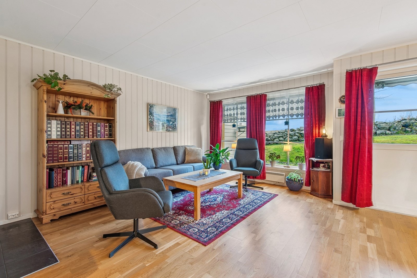 Leiligheten har en praktisk planløsning med åpen løsning mellom stue og kjøkken. Galleribilde