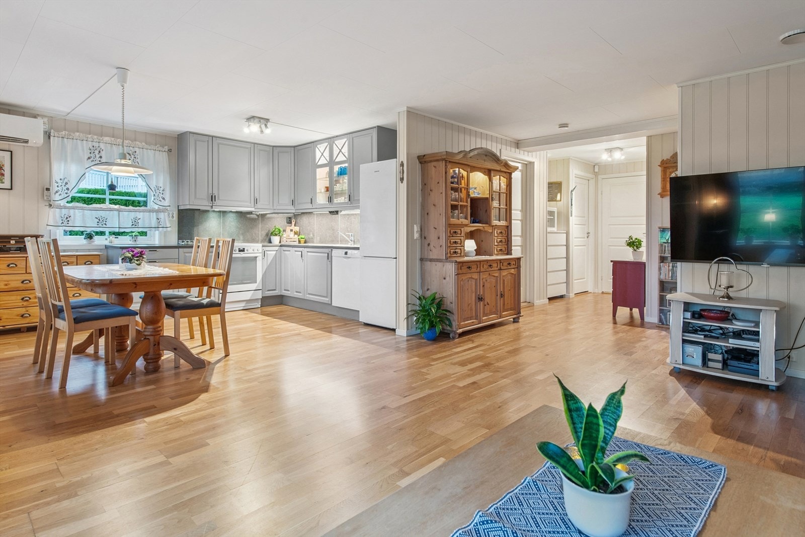 Den åpne løsningen gir god romfølelse og god arealutnyttelse. Galleribilde