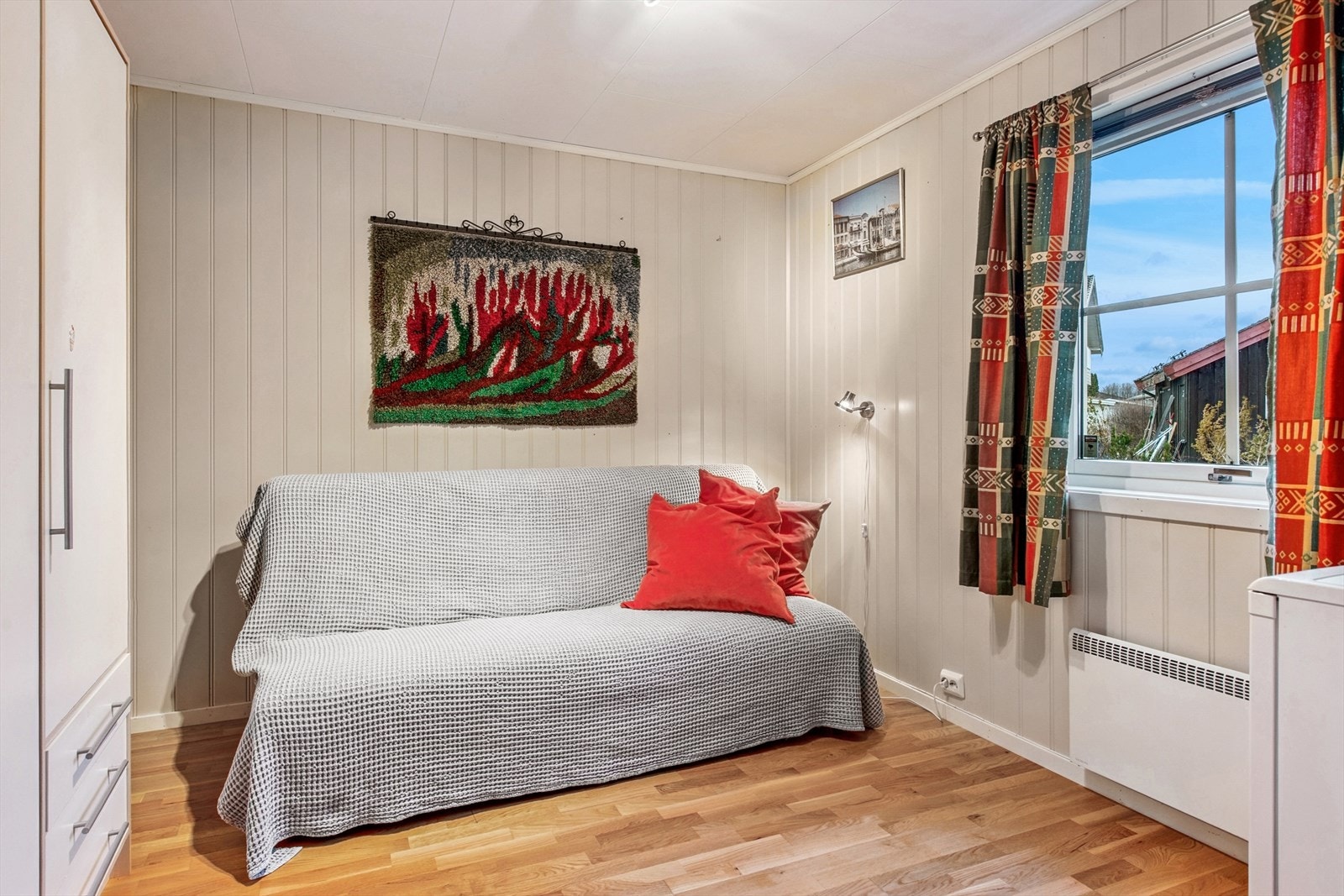 Det andre soverommet egner seg godt som gjesterom, barnerom eller kontor. Galleribilde