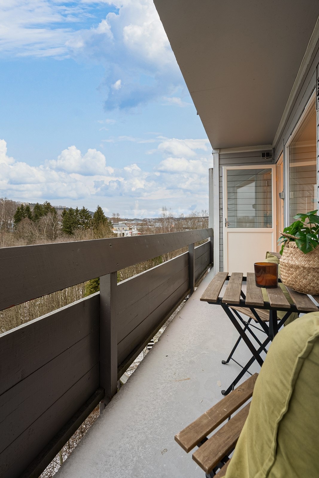 Begge balkongene gir gode muligheter for å nyte utelivet. Galleribilde
