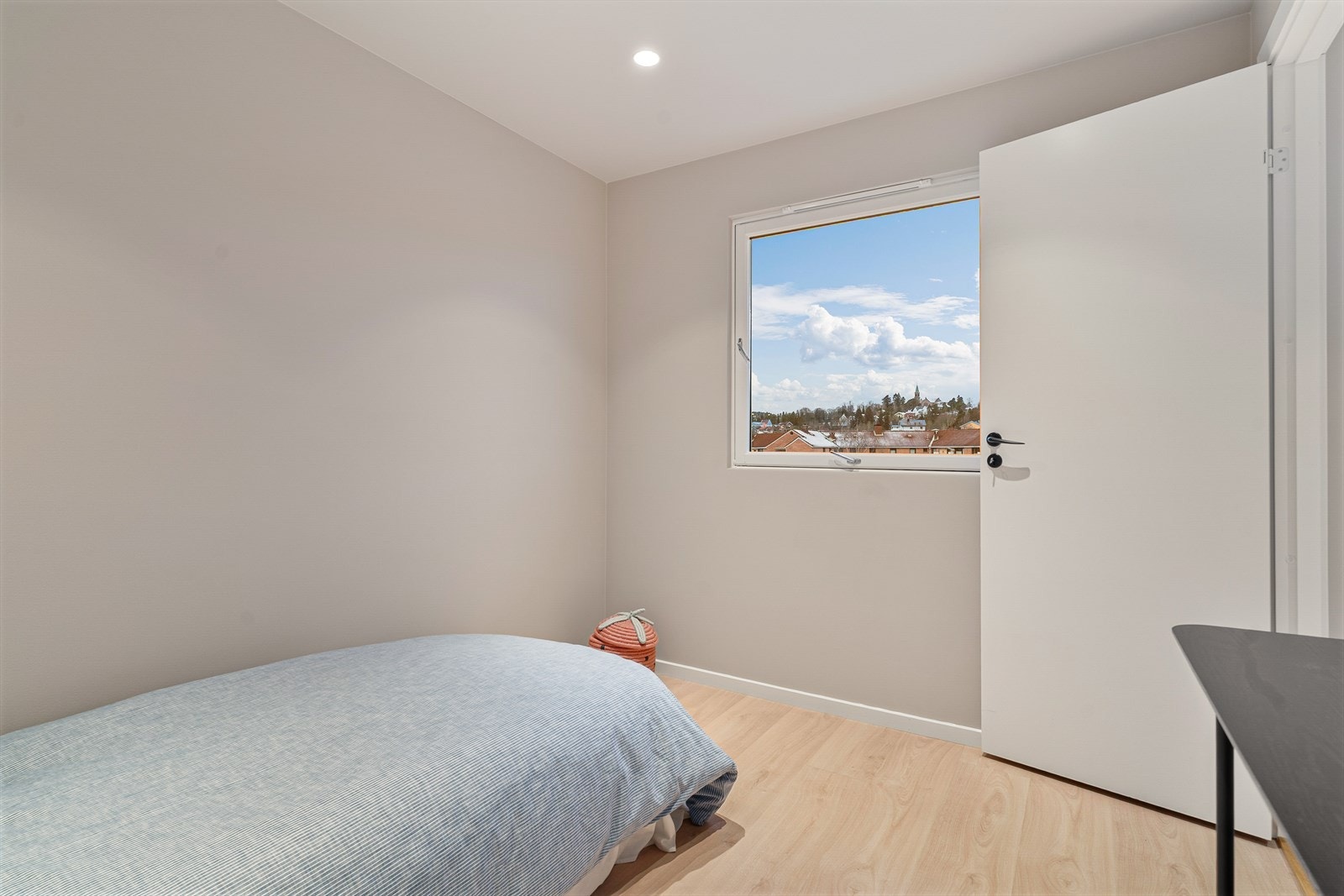 Rommet egner seg godt som barnerom, kontor eller gjesterom. Galleribilde