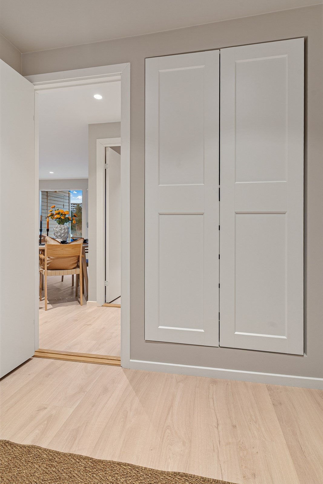 Nye, glatte innerdører ble installert i hele leiligheten i 2025. Galleribilde