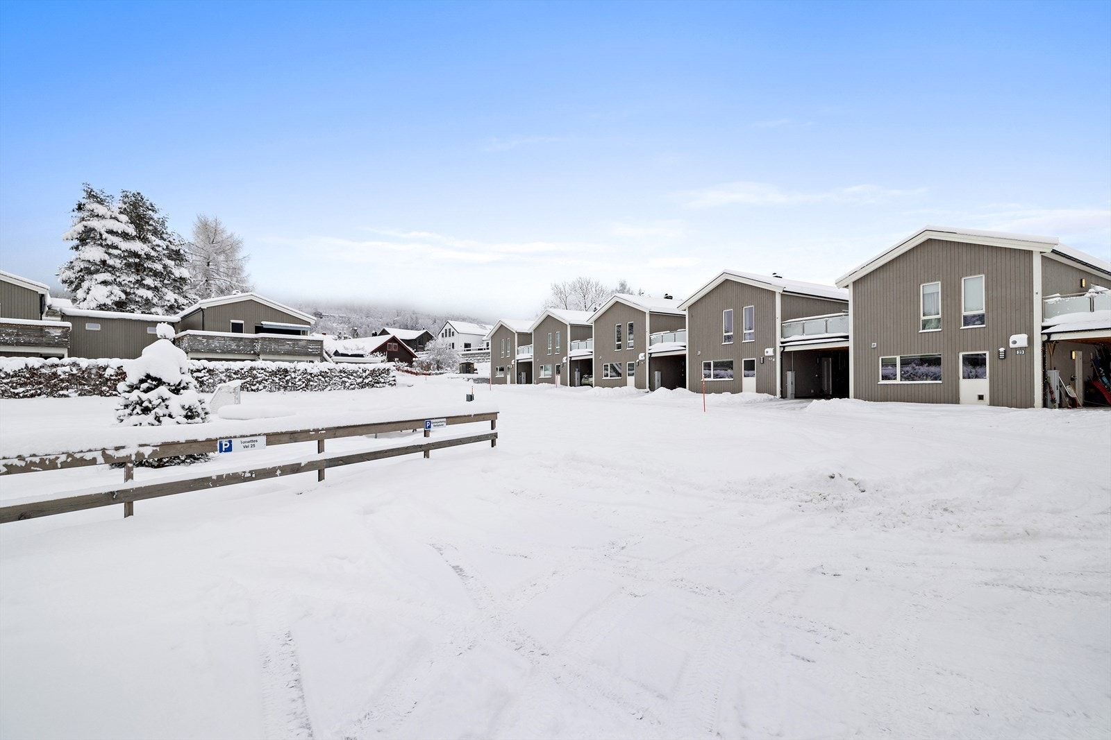 Boligen ligger i et etablert og barnevennlig boligområde. Galleribilde