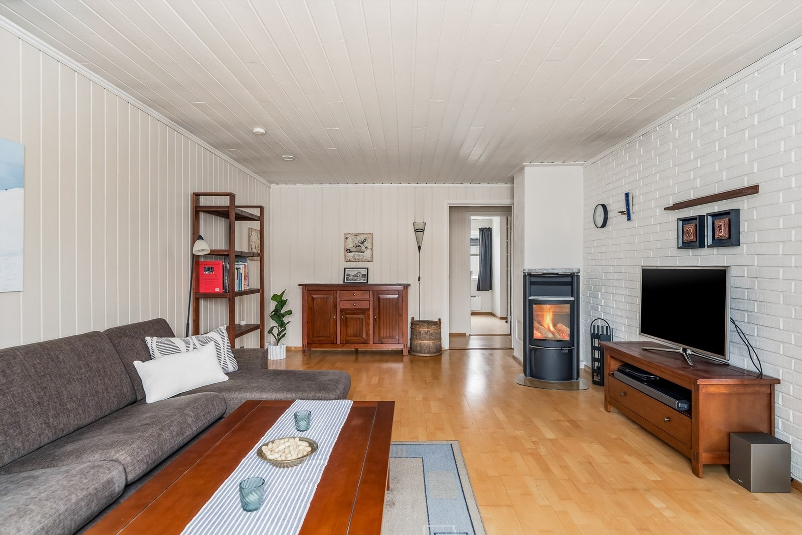 Boligen har blitt oppgradert med blant annet balansert ventilasjonsanlegg med varmegjenvinning, samt sentralstøvsuger i 2009. Galleribilde