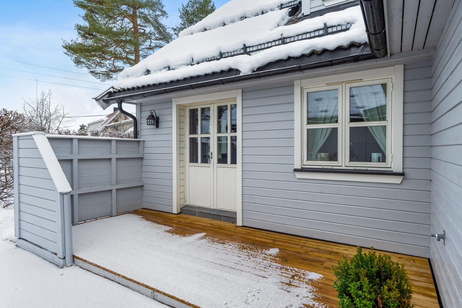 Det er tilgang til en hyggelig og skjermet terrasse på 11 kvm. Galleribilde