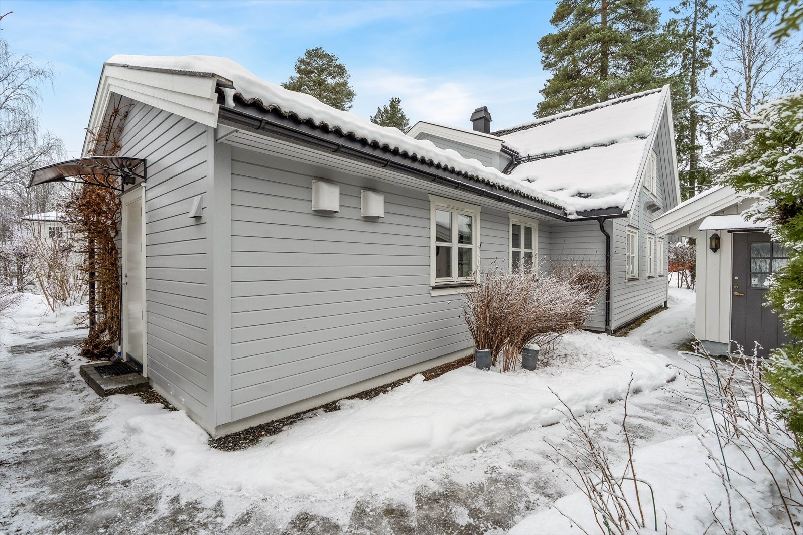 Eiendommen har en flat tomt på 594,60 m². Galleribilde