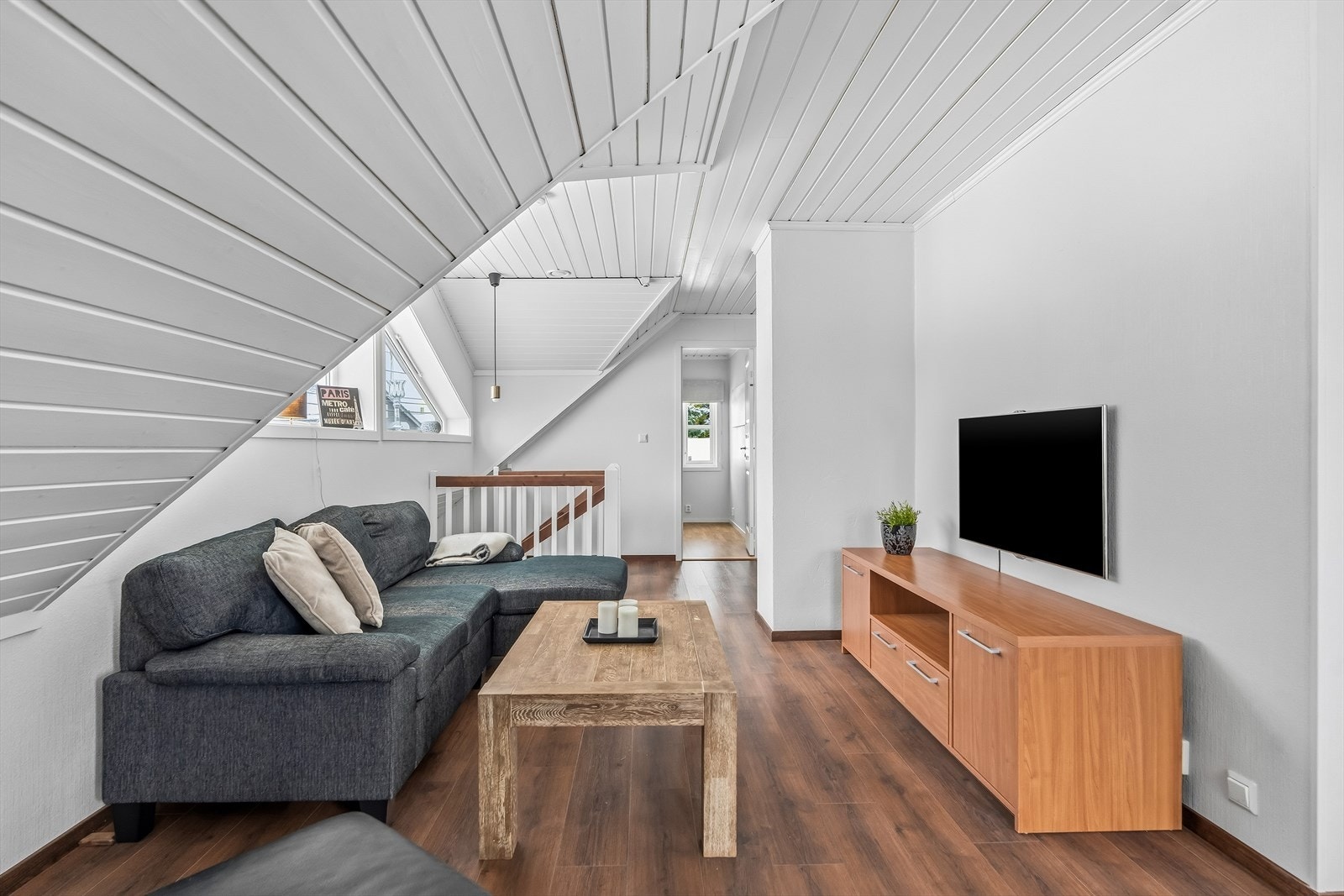 Her oppe er det god plass til sofaseksjoner, tv-møbel og øvrig innredning - perfekt når barna tar med seg venner hjem! Galleribilde