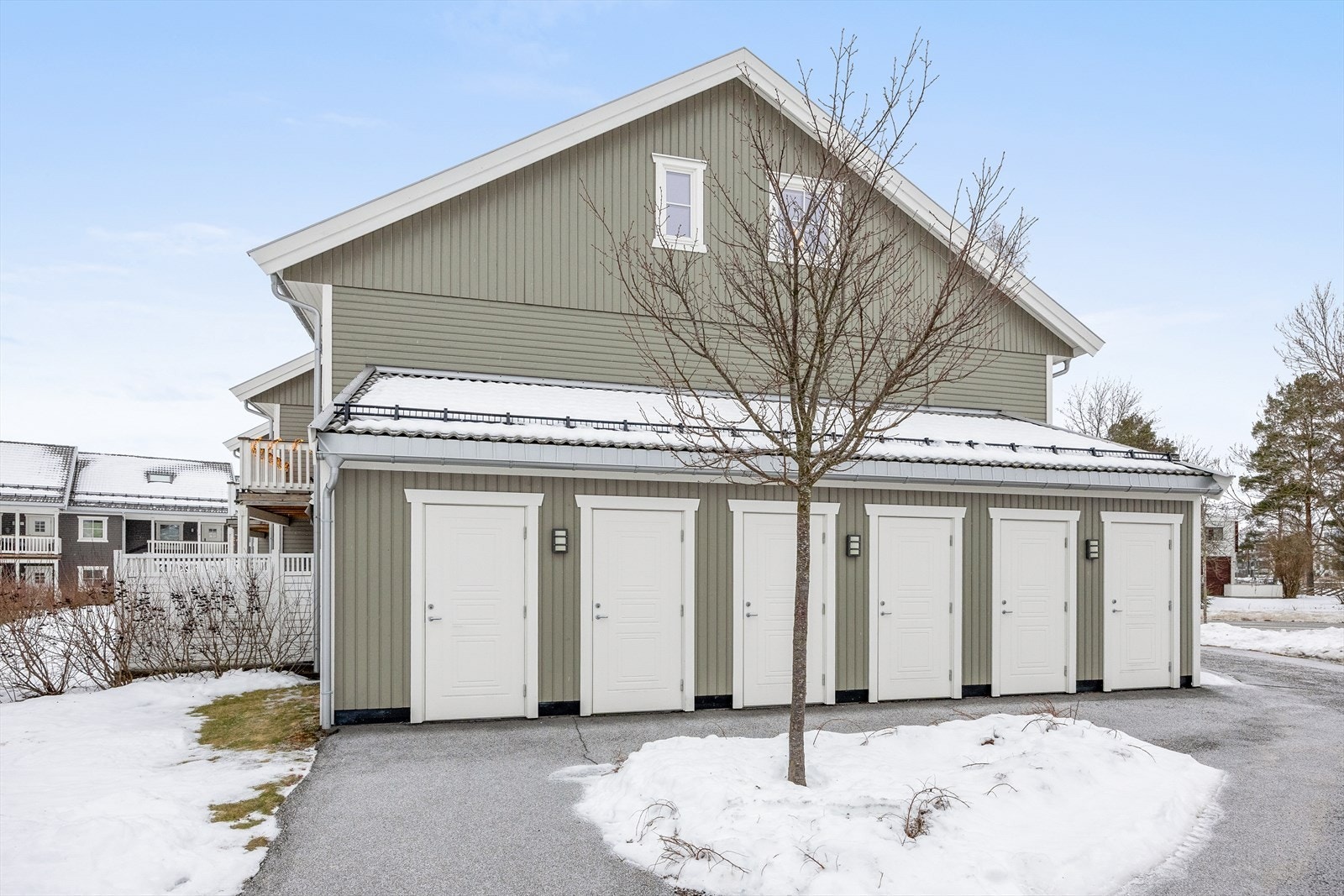 Til leiligheten hører en ekstern bod på 5 m² for ekstra lagring. Galleribilde