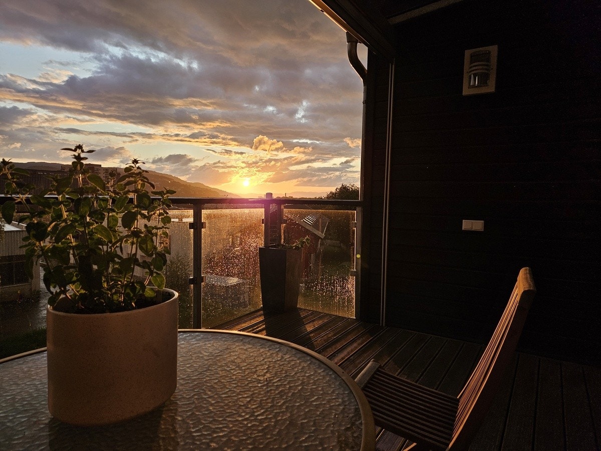 Utsikt fra den private vestvendte balkongen Galleribilde